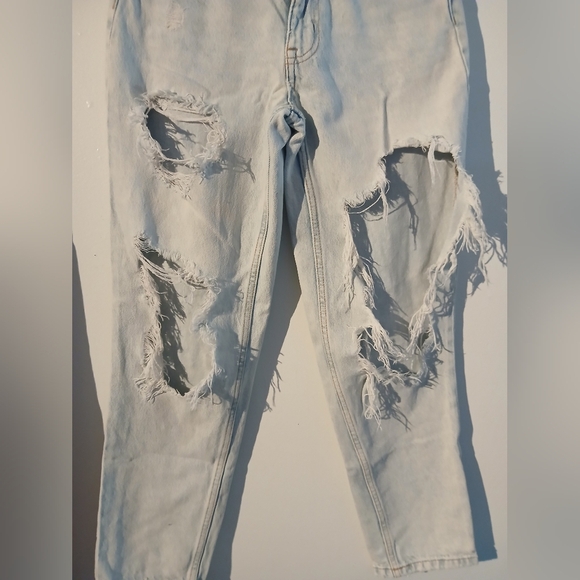 Aeropostale Women's Distressed Light Wash Jeans - Picture 4 of 8